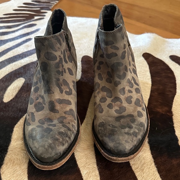 Liberty Black Leopard Print Ankle Boots size 8 - Picture 2 of 7